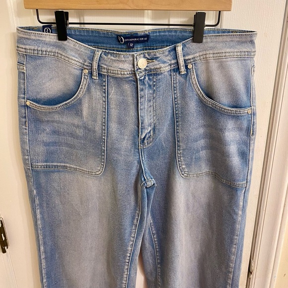 OUR REPUBLIC FOR ALL WIDE LEG FRONT POCKETS LIGHT WASH JEANS SIZE 12 LIKE NEW - Picture 16 of 16